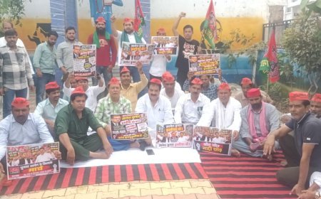 Sambhal News: 'वोट चोरी' के आरोपों पर सम्भल में सपा का हल्लाबोल, ज्ञानेश कुमार के इस्तीफे की मांग… पुतला फूंकने की कोशिश पुलिस ने की नाकाम