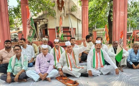 Hardoi News: हरदोई में कांग्रेस का चरखा सत्याग्रह, ‘वोट चोरी’ के विरोध में मुख्य चुनाव आयुक्त के इस्तीफे की मांग