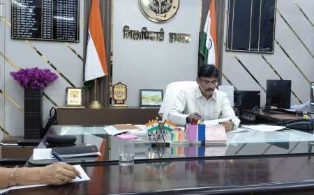 हाथरस में जनता दर्शन को लेकर डीएम सख्त, अधिकारियों को दिए त्वरित समाधान के निर्देश
