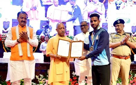 UP News: योगी सरकार के 1 लाख नौकरियों के लक्ष्य को रफ्तार, शिक्षा विभाग में 17 हजार से अधिक पदों पर भर्ती का रास्ता साफ