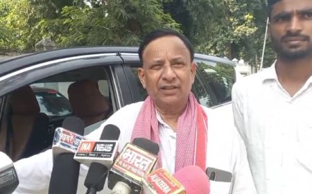 बलिया में गरजा इंडिया गठबंधन: मुख्य चुनाव आयुक्त को हटाने की मांग, कलेक्ट्रेट में गूंजे नारे