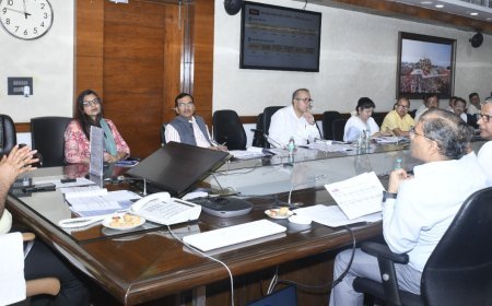 यूपी: मुख्य सचिव से मिले आईएफएस प्रशिक्षु अधिकारी, पर्यावरण संरक्षण में तकनीक और जनभागीदारी पर जोर