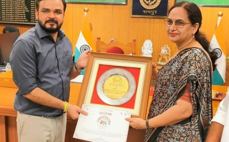 UP News: आयुष्मान कार्ड बनाने में रामपुर यूपी में नंबर-1, एक साल में बने 1.79 लाख कार्ड; ब्रजेश पाठक ने किया सम्मानित