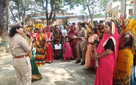 हरदोई में मिशन शक्ति अभियान के तहत महिलाओं और छात्राओं को दी गई सुरक्षा की जानकारी