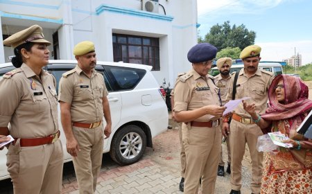 Hathras Police: एसपी ने फरियादियों की समस्याएं सुनकर त्वरित निस्तारण के दिए निर्देश