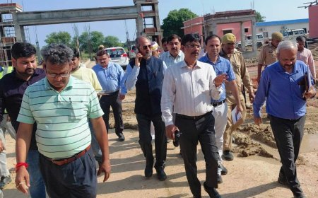 Hathras News: नवीन जिला कारागार के निर्माण में देरी पर डीएम नाराज, श्रमिक बढ़ाकर जल्द काम पूरा करने के निर्देश