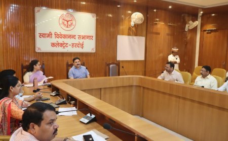 Hardoi News: निपुण भारत मिशन में लापरवाही पर DM का एक्शन, मल्लावां के खंड शिक्षा अधिकारी का वेतन रोकने के निर्देश