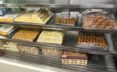 UP Sweet Shop Use By Date Mandatory: यूपी में खुली मिठाइयों पर भी 'यूज बाय डेट' लिखना अनिवार्य, लागू होंगे नए नियम