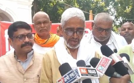Ballia Flood News: बलिया में बाढ़ और कटान का स्थायी समाधान मांगने पहुंचे ग्रामीण, DM को सौंपा 5 सूत्रीय ज्ञापन