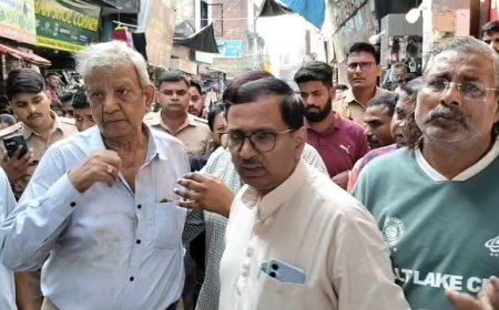 सम्भल के सदर बाजार में बड़ा हादसा! चश्मे की दुकान के बेसमेंट की दीवार गिरी, बाल-बाल बचे दुकानदार और ग्राहक