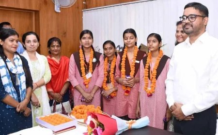 मिशन शक्ति: लखनऊ में केजीबीवी की 4 छात्राएं बनीं मध्याह्न भोजन प्राधिकरण की एक दिन की निदेशक
