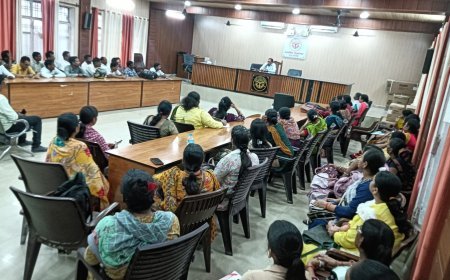 Hardoi News: हरदोई में मतदाता सूची में नाम जोड़ने के लिए 17 और 24 अक्टूबर को विशेष कैंप, बीएलओ को दिए निर्देश
