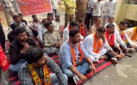 देवबंद में नवरात्र पर मीट दुकानें बंद कराने और अतिक्रमण हटाने की मांग को लेकर विहिप का प्रदर्शन, प्रशासन ने दिया आश्वासन