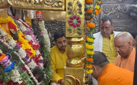 मीरजापुर में सीएम योगी ने मां विंध्यवासिनी के किए दर्शन, गंगा तट पर निर्माणाधीन घाटों का लिया जायजा