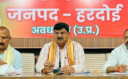 Hardoi News: हरदोई में एमएलसी चुनाव की तैयारी तेज, धर्मपाल ने की बैठक; मंडल अभिलेख पुस्तिका का विमोचन
