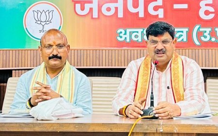 Hardoi News: हरदोई में एमएलसी चुनाव की तैयारी तेज, धर्मपाल ने की बैठक; मंडल अभिलेख पुस्तिका का विमोचन