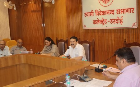 Hardoi News: जिलाधिकारी राहुल पाण्डेय की अध्यक्षता में उद्योग बन्धु एवं व्यापार बन्धु की बैठक, लंबित समस्याओं के निस्तारण के निर्देश