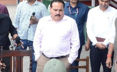 Election News: यूपी में फार्म-7 पर झूठी घोषणा करने वालों की खैर नहीं, एक साल की जेल या जुर्माना; मुख्य निर्वाचन अधिकारी ने दिए सख्त निर्देश
