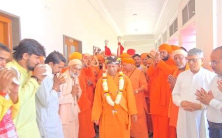 Gorakhpur News: विजयादशमी पर गोरक्षपीठाधीश्वर योगी आदित्यनाथ ने महायोगी गोरखनाथ का किया विशेष पूजन, लोक कल्याण की कामना के साथ गुरुजनों को किया नमन