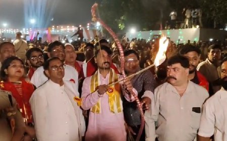 Sambhal News: सम्भल में गूंजे जय श्रीराम के जयकारे, अग्निवाण से धू-धू कर जला रावण; कुरुक्षेत्र मैदान में उमड़ा जनसैलाब, मेघनाद का भी हुआ दहन
