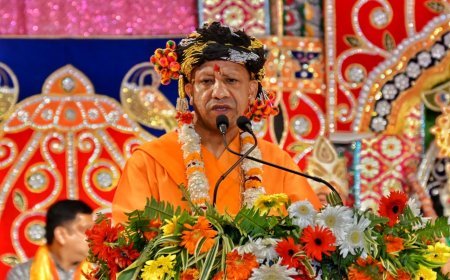 UP News: सीएम योगी का तीखा बयान—'समाज को जाति, क्षेत्र और भाषा में बांटने वालों में रावण की आत्मा', रामलीला में सनातन और सामाजिक समरसता पर दिया बड़ा संदेश
