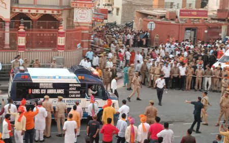UP News: पहले मानवता, फिर परंपरा! एंबुलेंस के सायरन पर रुकी सीएम योगी की विजयादशमी शोभायात्रा, मरीज के लिए खाली कराया रास्ता