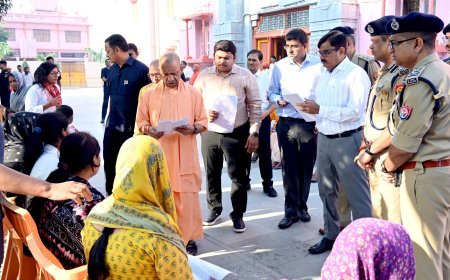 UP News: जनता दर्शन में सीएम योगी ने सुनीं 200 लोगों की समस्याएं, बोले— हर पीड़ित की संवेदनशीलता से करें मदद