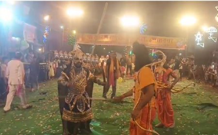 Sambhal News: 100 साल पुराना दशहरा मेला बना आस्था का केंद्र, 30-40 गांवों की उमड़ी भीड़; हयातनगर में राम के अग्निबाण से हुआ रावण दहन