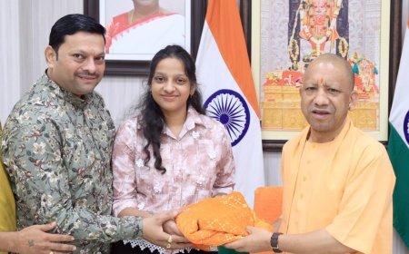 पटाखा कारोबारियों को सीएम योगी का बड़ा भरोसा, बोले- व्यापारियों का किसी कीमत पर नहीं होगा उत्पीड़न