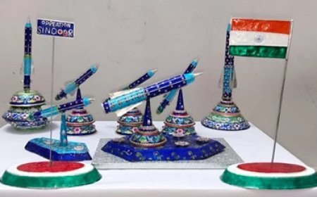 काशी की गुलाबी मीनाकारी से बना चांदी का फाइटर प्लेन, शिल्पी कुंज बिहारी सिंह को मिले विदेशी ऑर्डर