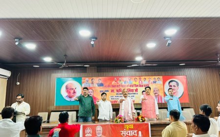 हरदोई में भाजपा का युवा संवाद कार्यक्रम- जिलाध्यक्ष अजीत सिंह बब्बन ने युवाओं को दिलाई लोकतंत्र रक्षा की शपथ