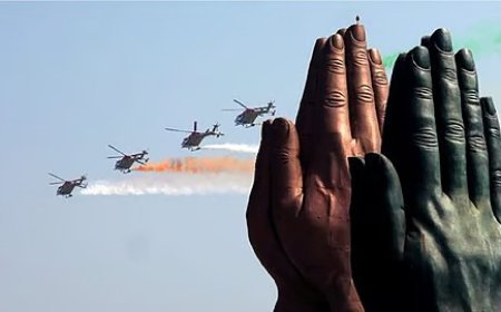 काशी में ‘विंग्स ओवर गंगा’ एयर शो: सुखोई और राफेल ने दिखाए हैरतअंगेज करतब, गूंजे शिव के नाम