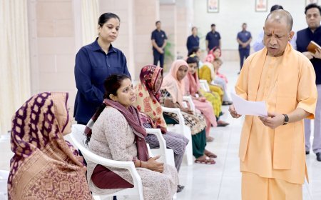 Lucknow News: जनता दर्शन में CM योगी का बड़ा संदेश: ‘नर सेवा-नारायण सेवा’ के भाव से हो जनसेवा, जमीन कब्जाने वालों पर होगी कठोर कार्रवाई