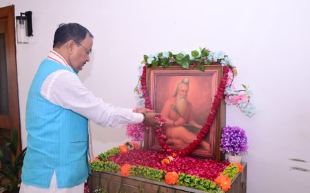 वाल्मीकि जयंती पर उप मुख्यमंत्री केशव प्रसाद मौर्य ने दी श्रद्धांजलि, बोले- रामायण से मिलता है सत्य का संदेश