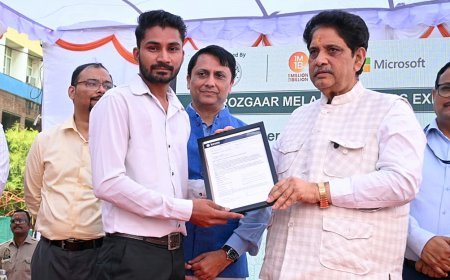 गाजियाबाद में भव्य रोजगार मेला: टीसीएस और फॉक्सकॉन समेत 40 कंपनियों ने लिया हिस्सा, 5 हजार युवा पहुंचे
