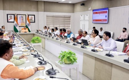 योगी कैबिनेट का बड़ा तोहफा- बेसिक व माध्यमिक शिक्षा के 1.70 लाख शिक्षणेत्तर कर्मियों को कैशलेस इलाज की सुविधा