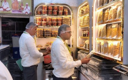 यूपी में मिठाई-नमकीन दुकानों के लिए कड़े नियम- खुली मिठाई पर लिखनी होगी अंतिम तिथि, मिलावट करने वालों पर नकेल