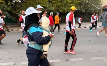 Srinagar Half Marathon - सीने से 9 महीने का बच्चा बांधकर 21 किमी दौड़ीं कुलसुम बानो, हौसले ने जीता दिल