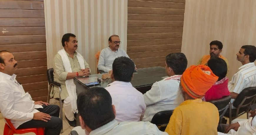 Hardoi News: हरदोई में जय प्रकाश रावत ने शिक्षक-स्नातक एमएलसी चुनाव की तैयारियों की समीक्षा की