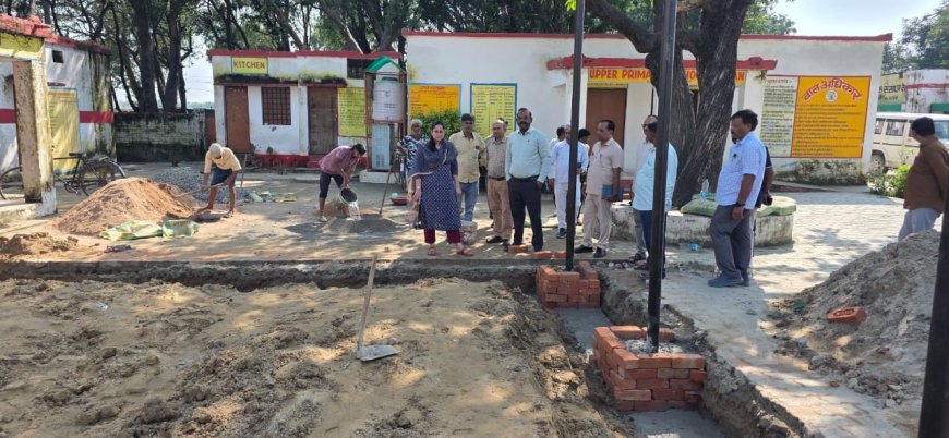Hardoi News: सीडीओ ने बावन में निर्माणाधीन एमडीएम शेड और अमृत सरोवर का किया आकस्मिक निरीक्षण