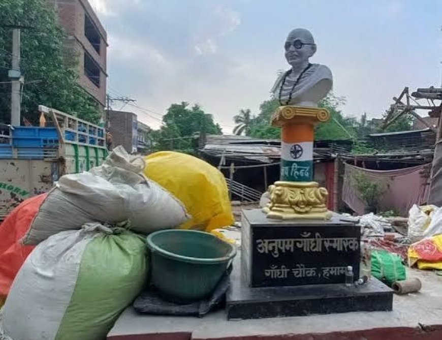 Gandhi Jayanti Reality Check: कहीं नीला ड्रम तो कहीं कचरे और बोरियों का ढेर, पटना में बदहाली के बीच 'गांधीजी'