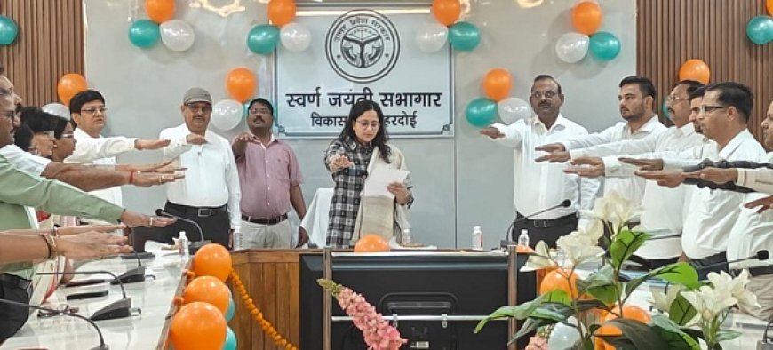 Hardoi News: हरदोई में गांधी जयंती पर विशेष आयोजन, बापू के आदर्शों के साथ स्वच्छाग्रहियों का सम्मान