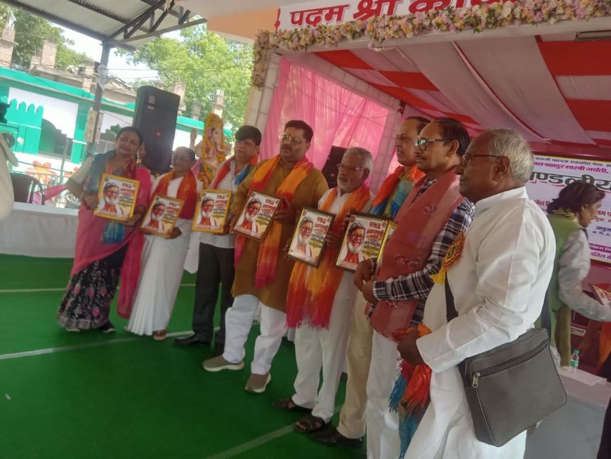 हाथरस: काका हाथरसी जयंती पर गूंजे हास्य-व्यंग्य के तराने, डॉ. उमाशंकर राही और माधुरी वार्ष्णेय हुए सम्मानित