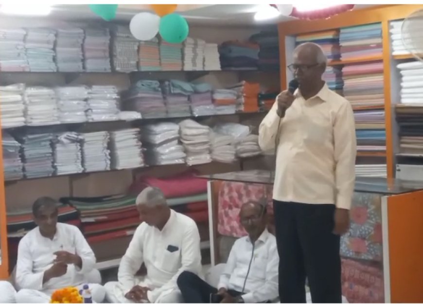 बलिया: गांधी आश्रम में विचार गोष्ठी का आयोजन, पूर्व विधायक बोले- अहिंसा से ही संभव है विश्व शांति