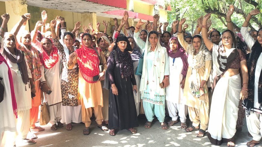आशा कार्यकर्ताओं ने बुलंद की 26 हजार मानदेय की मांग, उपजिलाधिकारी को सौंपा ज्ञापन