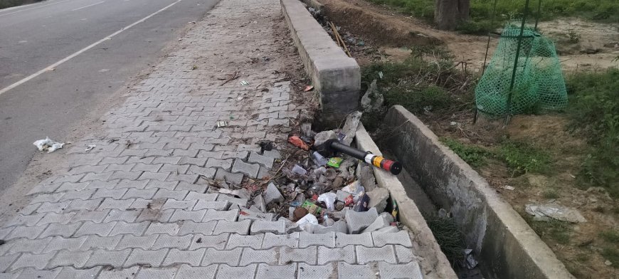 नैमिषारण्य बाईपास मार्ग पर गहरे गड्ढे और टूटी पुलिया बढ़ा रही हैं हादसों का खतरा