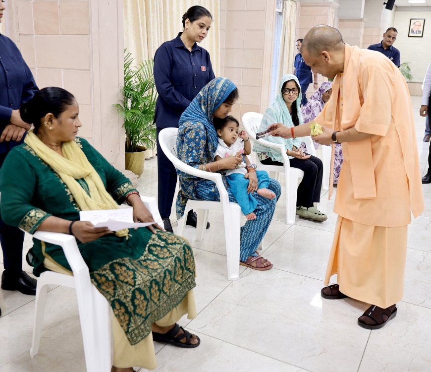 जनता दर्शन में सीएम योगी की दो टूक: दूसरी बार फरियादी आया तो तय होगी अफसरों की जवाबदेही