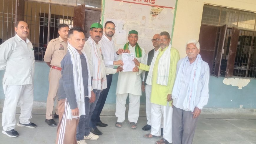 गेहूं और आलू के वाजिब दाम न मिलने पर सासनी में भाकियू का प्रदर्शन, एसडीएम को सौंपा ज्ञापन