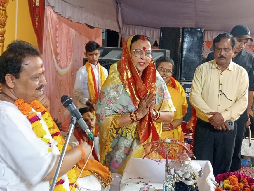 हरदोई में भागवत कथा के दौरान धूमधाम से मना कृष्ण जन्मोत्सव, भजनों पर झूमे भक्त