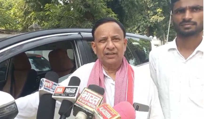 बलिया में गरजा इंडिया गठबंधन: मुख्य चुनाव आयुक्त को हटाने की मांग, कलेक्ट्रेट में गूंजे नारे